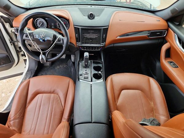 2021 MASERATI LEVANTE Base