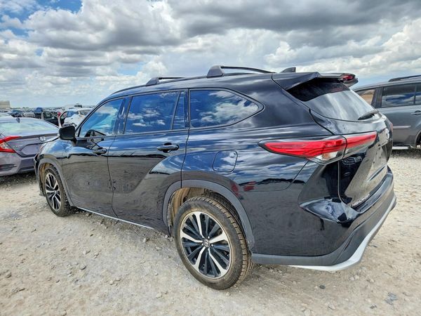 2022 TOYOTA HIGHLANDER XSE