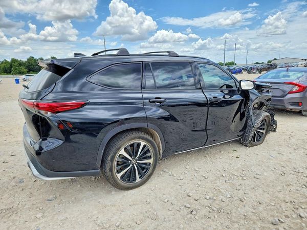 2022 TOYOTA HIGHLANDER XSE