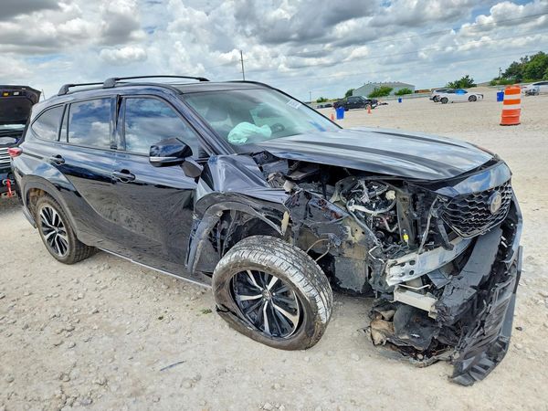 2022 TOYOTA HIGHLANDER XSE