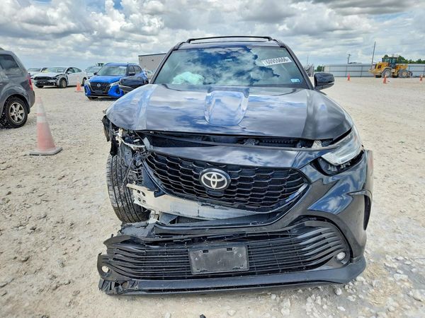 2022 TOYOTA HIGHLANDER XSE
