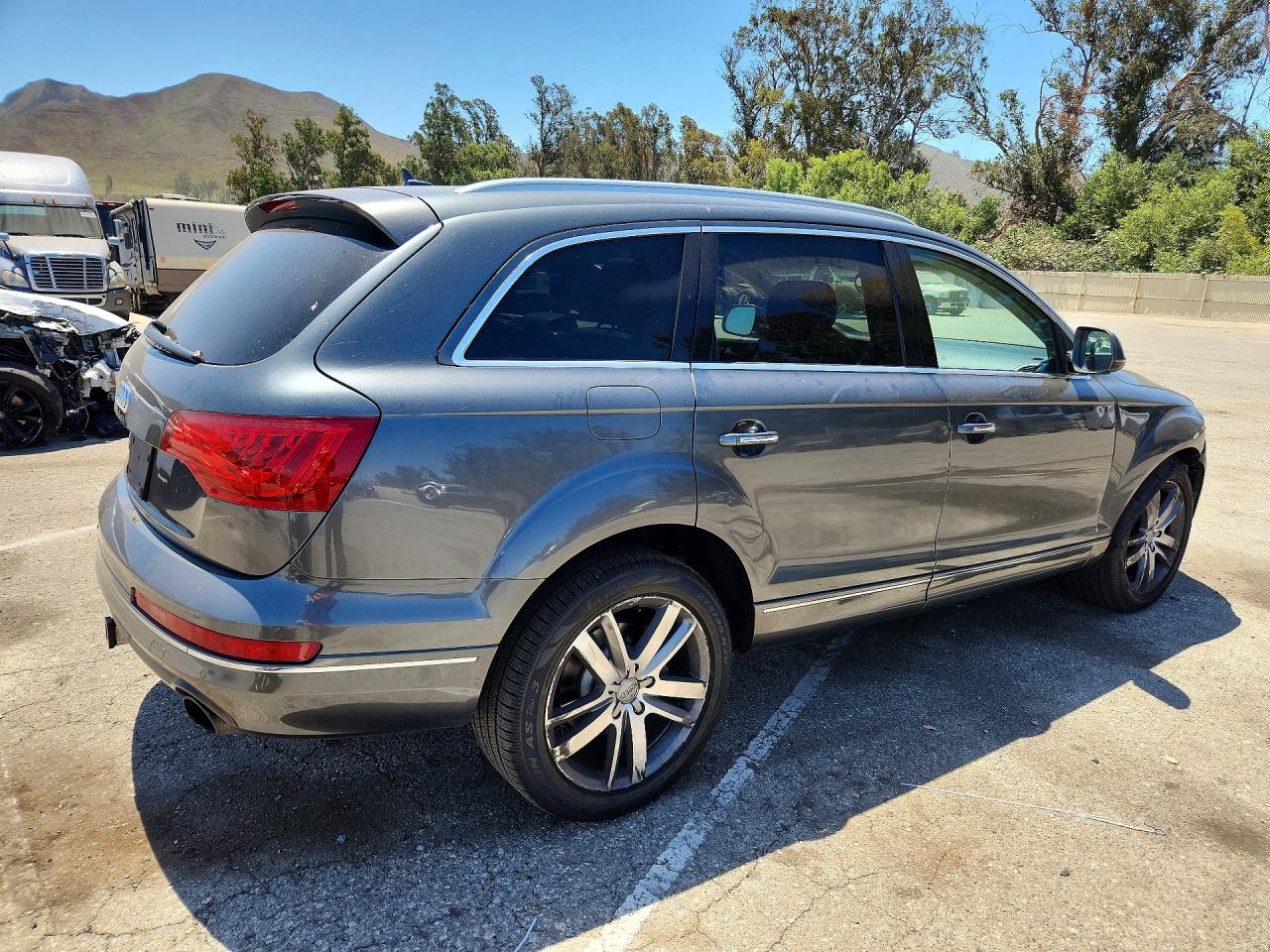 2013 AUDI Q7 Premium Plus