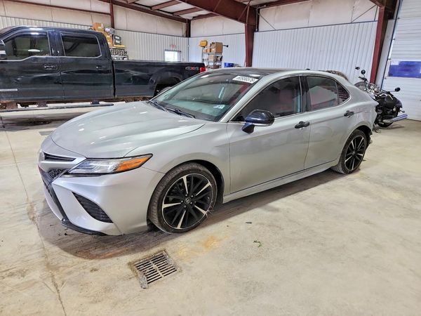 2019 TOYOTA CAMRY XLE/XSE