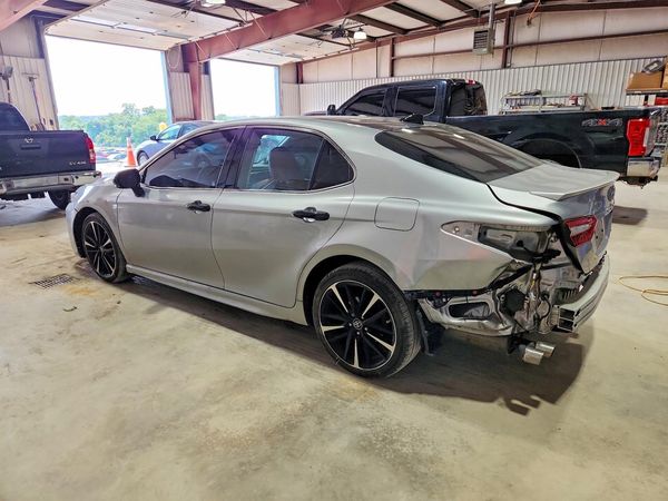 2019 TOYOTA CAMRY XLE/XSE