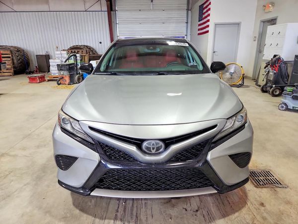 2019 TOYOTA CAMRY XLE/XSE