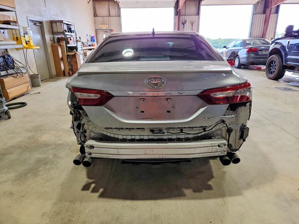 2019 TOYOTA CAMRY XLE/XSE