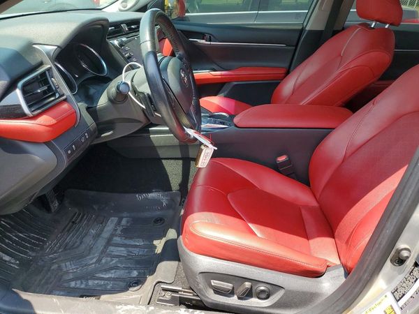 2019 TOYOTA CAMRY XLE/XSE