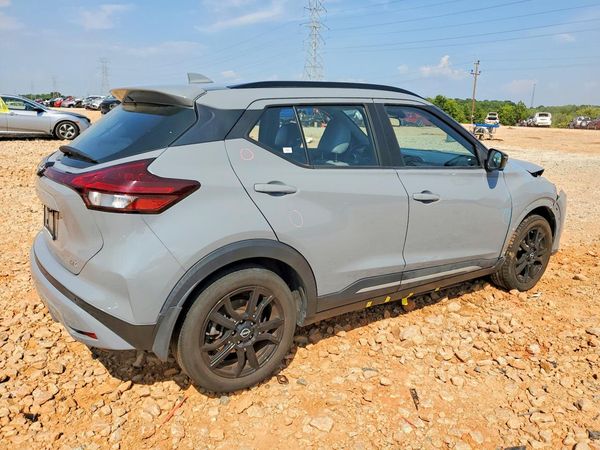 2022 NISSAN KICKS SR
