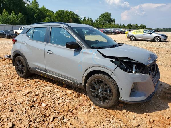 2022 NISSAN KICKS SR