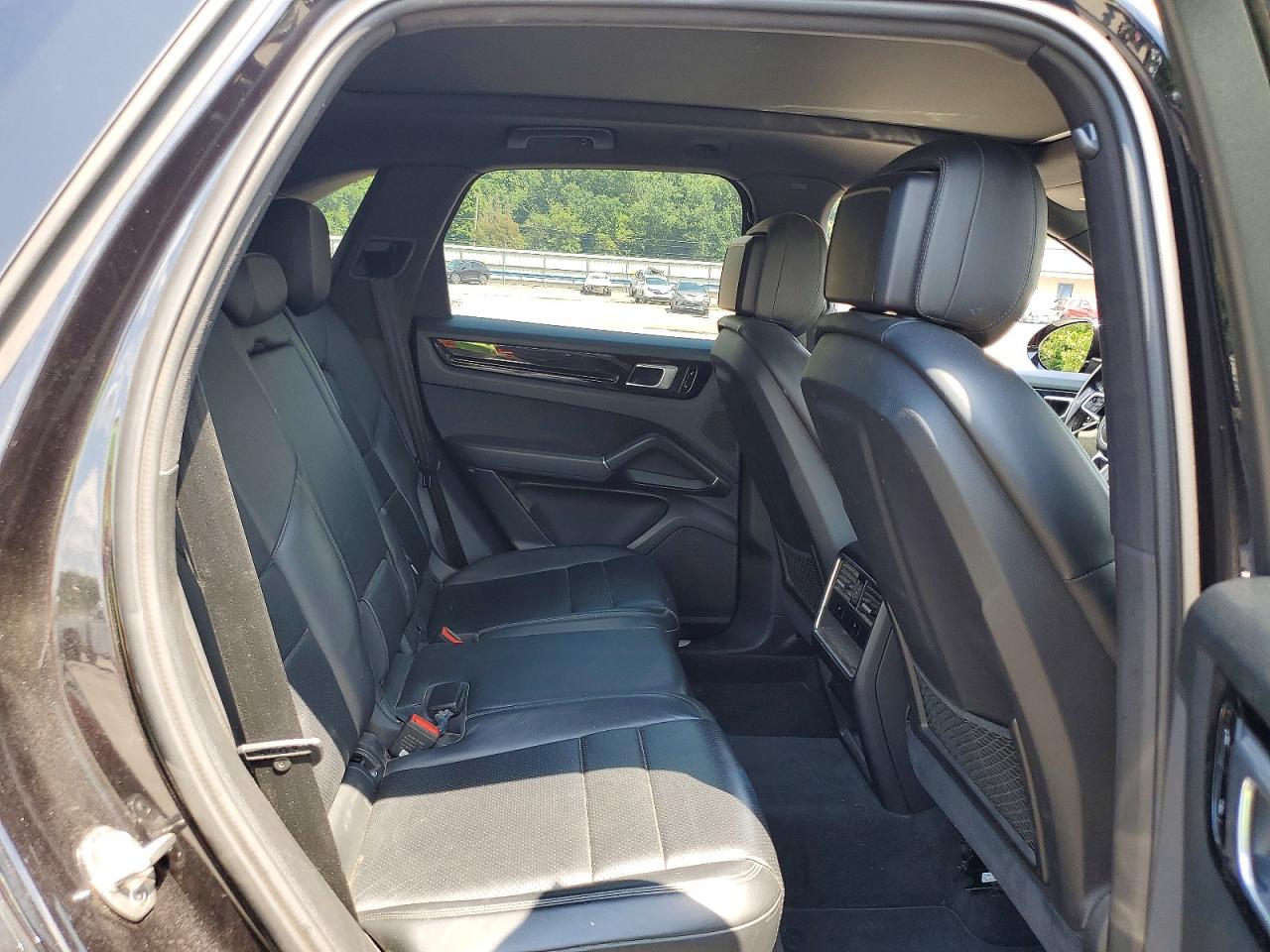 2019 PORSCHE CAYENNE