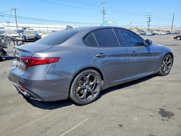 2018 ALFA ROMEO GIULIA TI RWD
