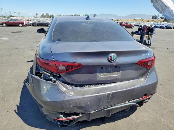 2018 ALFA ROMEO GIULIA TI RWD