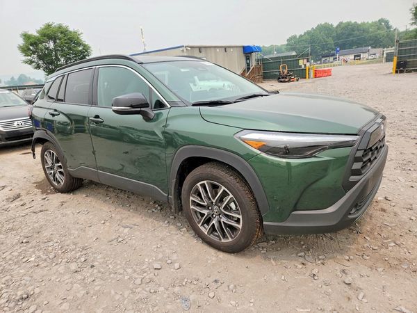 2026 TOYOTA COROLLA CROSS XLE