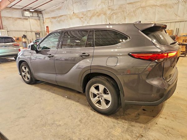 2021 TOYOTA HIGHLANDER LE
