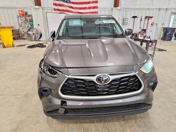 2021 TOYOTA HIGHLANDER LE