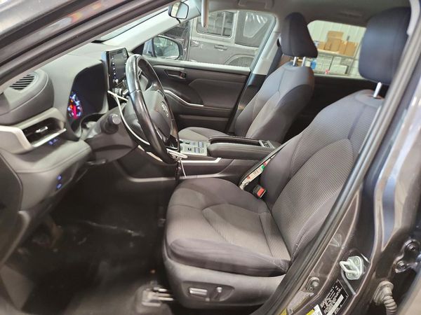 2021 TOYOTA HIGHLANDER LE