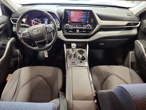 2021 TOYOTA HIGHLANDER LE