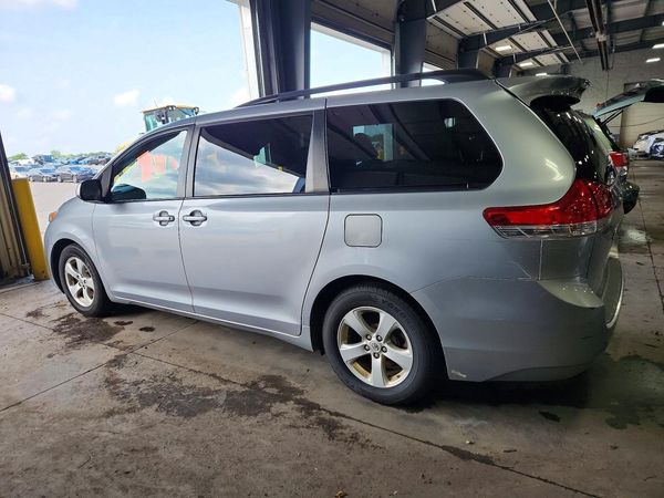 2014 TOYOTA SIENNA