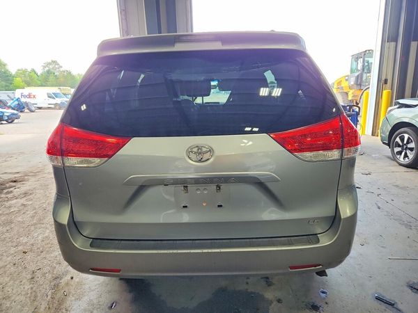 2014 TOYOTA SIENNA