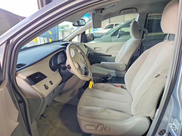 2014 TOYOTA SIENNA