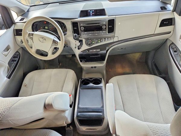 2014 TOYOTA SIENNA