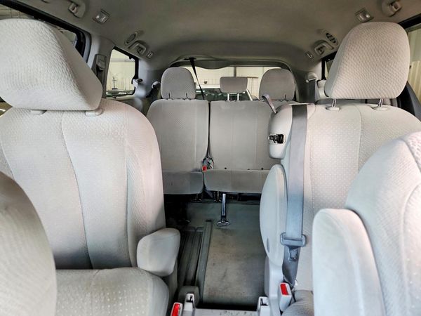 2014 TOYOTA SIENNA