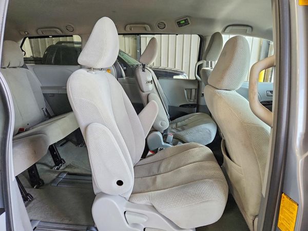 2014 TOYOTA SIENNA