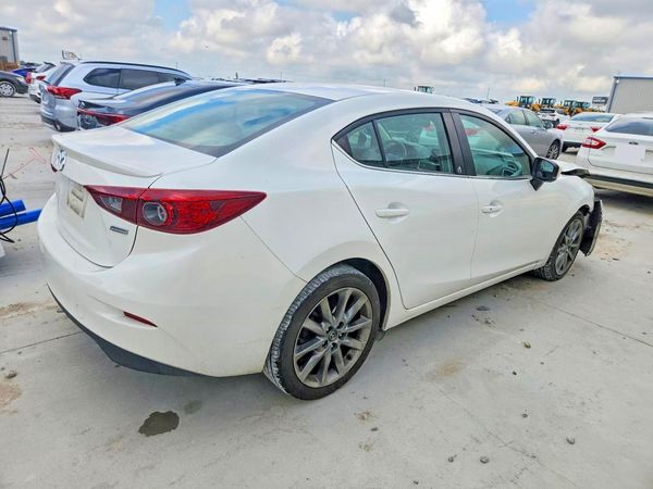 2018 MAZDA 3 Touring