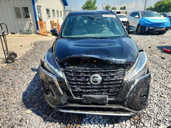 2021 NISSAN KICKS SR