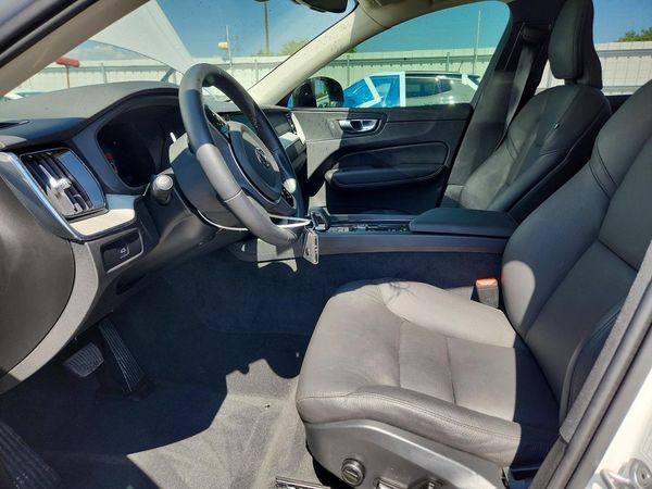 2025 VOLVO XC60 Plus Dark