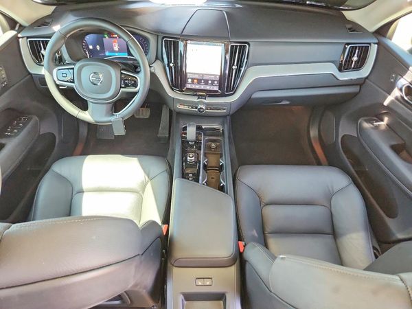 2025 VOLVO XC60 Plus Dark