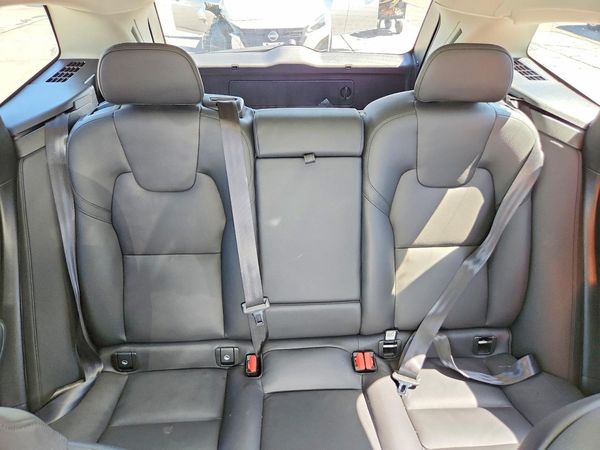 2025 VOLVO XC60 Plus Dark