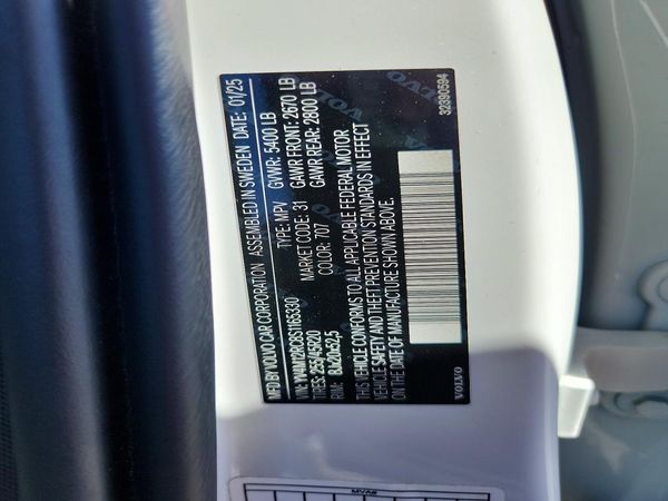 2025 VOLVO XC60 Plus Dark
