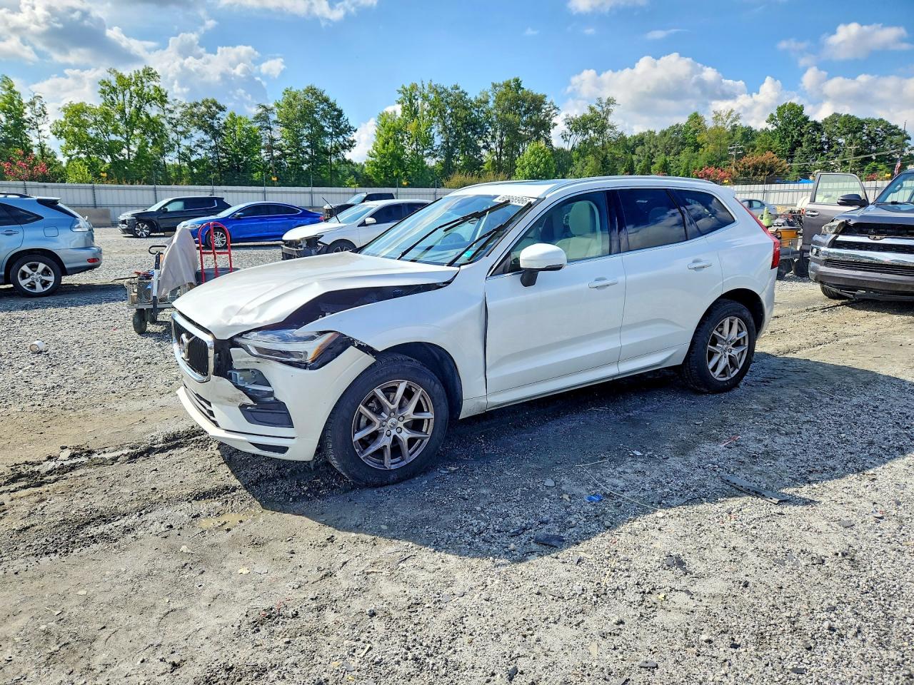 2020 VOLVO XC60 Momentum