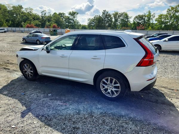 2020 VOLVO XC60 Momentum