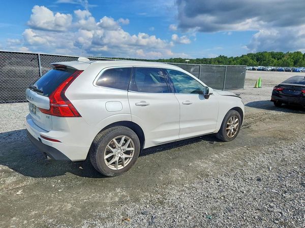 2020 VOLVO XC60 Momentum