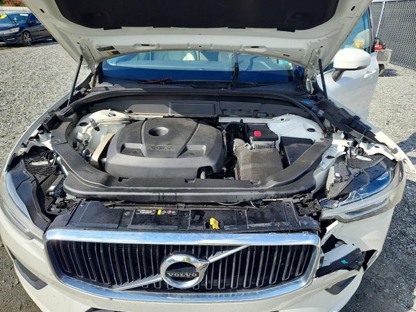 2020 VOLVO XC60 Momentum