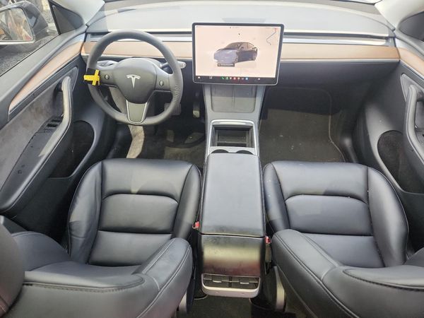 2024 TESLA MODEL Y
