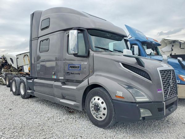 2022 VOLVO VNL