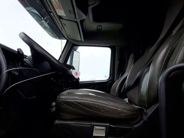2022 VOLVO VNL