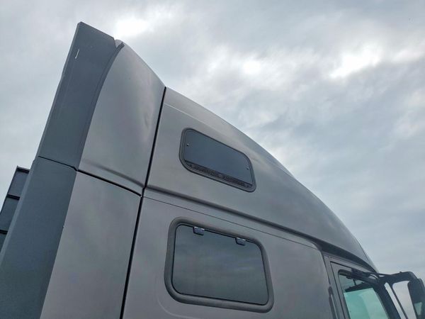 2022 VOLVO VNL