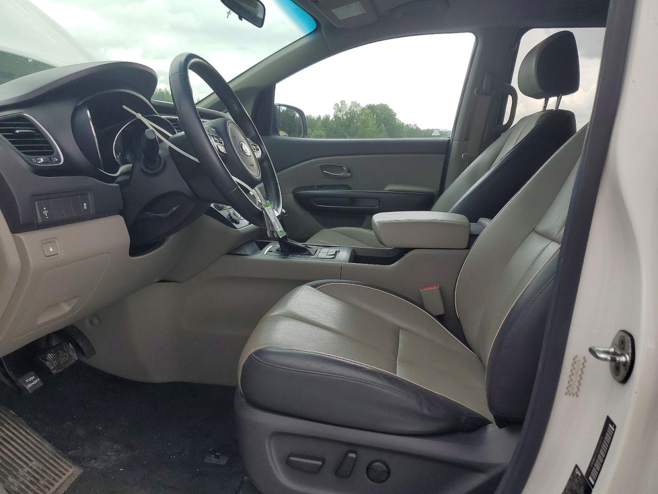 2016 KIA SEDONA LX - Middle-low