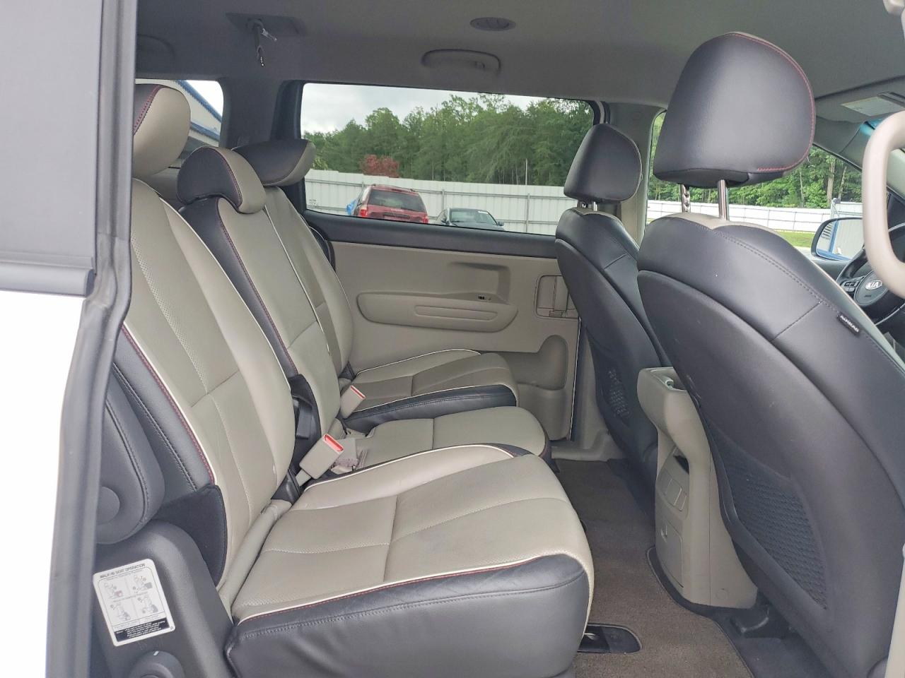 2016 KIA SEDONA LX - Middle-low