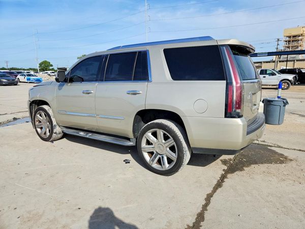 2016 CADILLAC ESCALADE Luxury