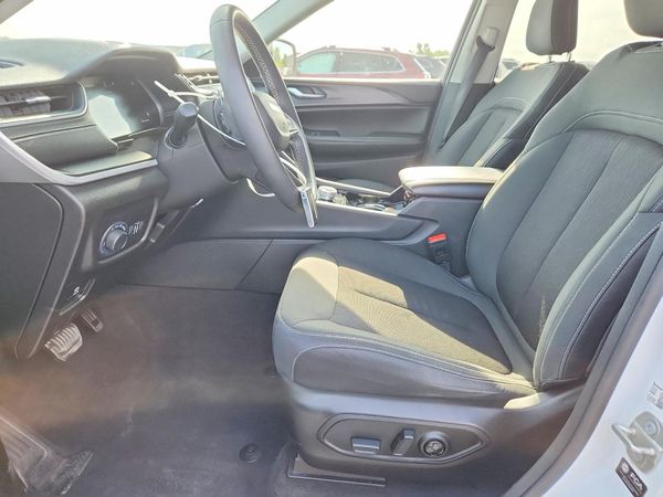 2023 JEEP GRAND CHEROKEE Laredo, Altitude