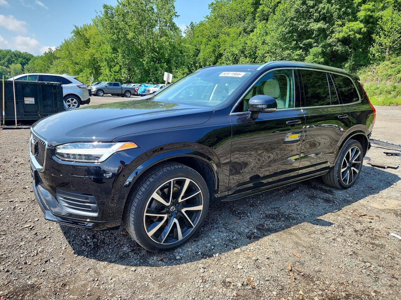 2021 VOLVO XC90 Momentum