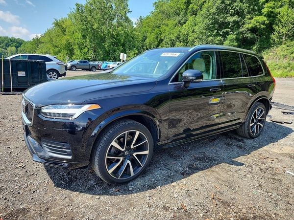2021 VOLVO XC90 Momentum