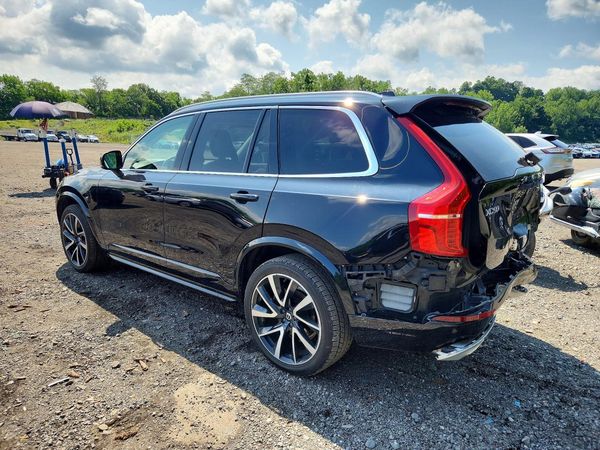 2021 VOLVO XC90 Momentum