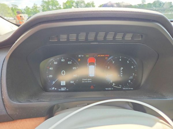 2021 VOLVO XC90 Momentum