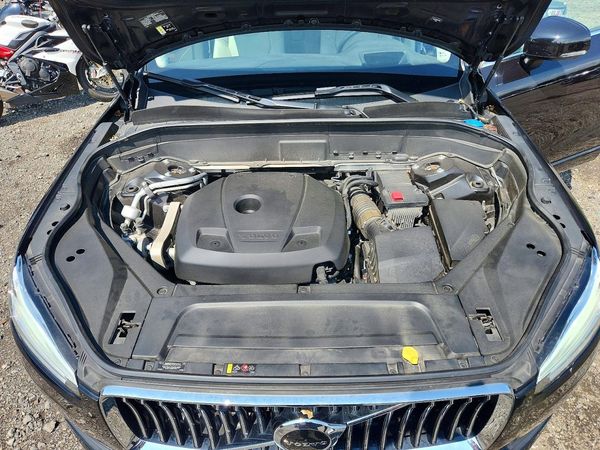2021 VOLVO XC90 Momentum